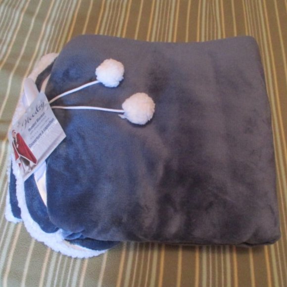 Hooded Fleece Blanket - NWT - Picture 1 of 3